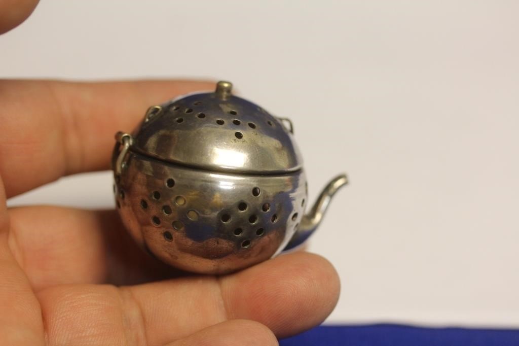 A Sterling Teapot Form Tea Strainer