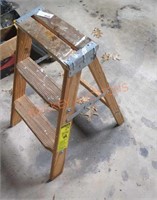 2 step wooden step ladder