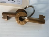 2 railroad keys marked DL&W