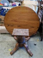 Beautiful Solid Oak Wood Round Table