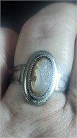 Pretty cameo ring approx size 8