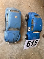 2 Vw Beetle Cars(Garage)