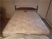 Queen Bed w/Headboard & Drawers