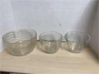 3 Glass Mixing Bowls (2 With Spouts)