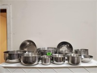 Assorted stainless bowls (10+)