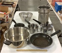Kitchen lot w/ pots, pans & metal heart-shaped