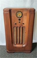 1930s Philco 8 Tube Floor Radio

Tested