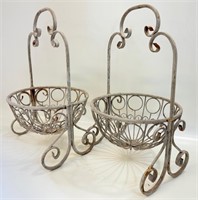 NICE CAST ALUMINUM GARDEN DECOR - PLANTER