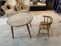 Child’s table and chair