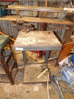 METAL TABLE WITH VISE