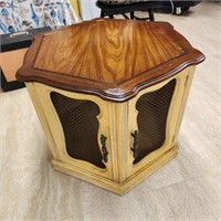 Stanley French Prov End Table