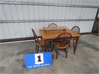 BEAUTIFUL KITCHEN TABLE SET WITH 4 CHAIRS AND