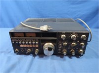 Yeasu FT-102 All Mode Transceiver (powers on)