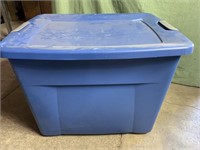 22 gallon tote with locking lid