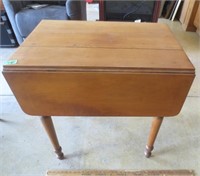 One drawer drop-leaf table