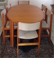 403 - OVAL TABLE W/ 6 CHAIRS