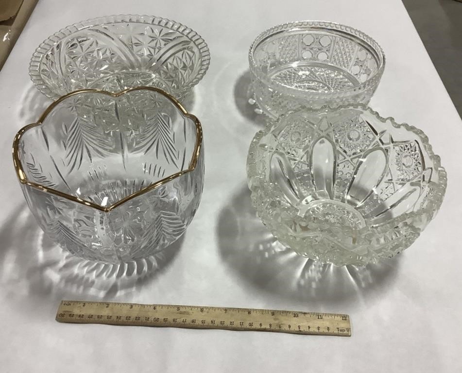 4 glass bowls