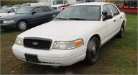 2005 Ford Crown Vic White 112807 miles