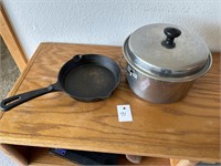 Small cast iron skillet pot with lid