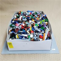 Box of Assorted Legos Pieces