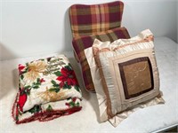 decorative pillows & blanket