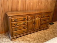Solid oak dresser with cabinet storage