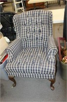 UPHOLSTERED TUFTED BACK ARM CHAIR