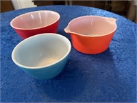 Pyrex 3 bowls