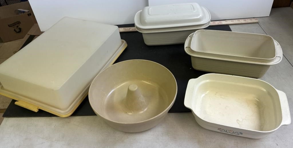 Tupperware Dishes