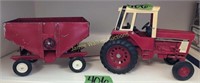 International 1586 Diecast Tractor With