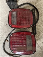 2 trailer lights w/back ups