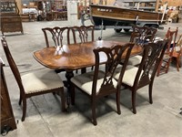 Broyhill 6 Seat Dining Room Table & Chairs.