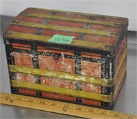 Vintage curiosities in tin, see pics