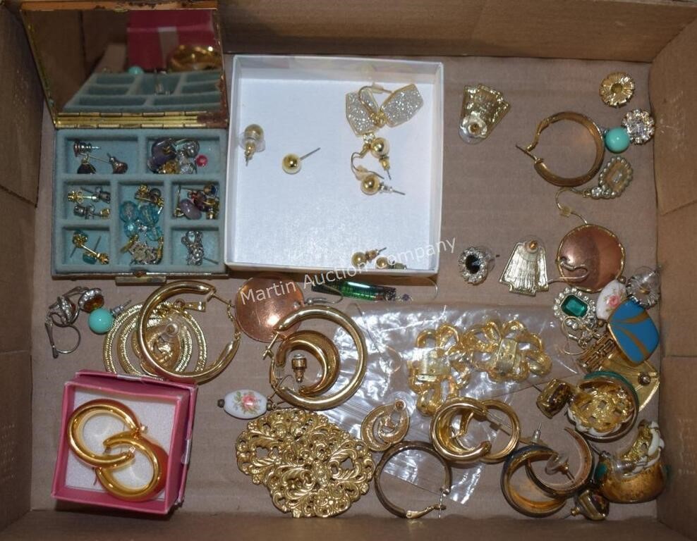 (C) Lot of Various Earring