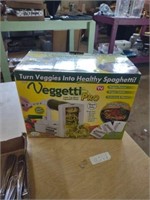Veggetti Pro table top spiral vegetable cutter
