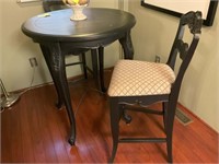 BISTRO OR BAR TOP TABLE WITH 2 STOOLS 36 IN ROUND