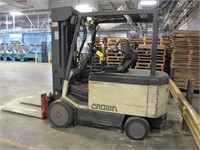 Crown 5,000 Lb Cap Electric Forklift