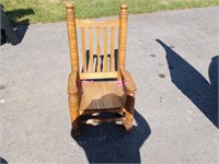 Chaise berçante pour enfant en bois