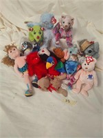 Stuffed animals lot