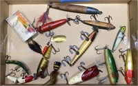 VINTAGE FISHING LURES LOT