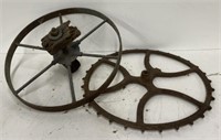 (T) Antique Cast Iron Axle Wheel 17