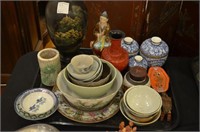 Tray of Asian porcelain and decoratives