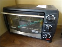 LOT, MICROWAVE + TOASTER OVEN