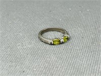 Peridot & .925 silver ring - size 8