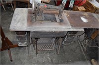 ANTIQUE SINGER SEWING MACHINE