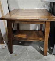 End Table 24" t x 24 x 22