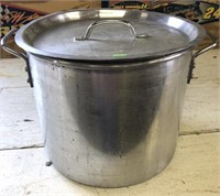Cooking Pot With Lid And Stoneware Set