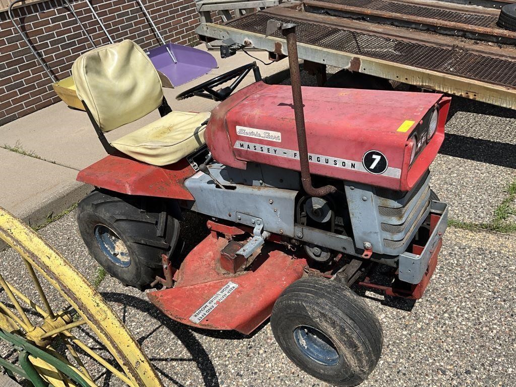 Massey-Ferguson 7  Lawn Tractor, electric start