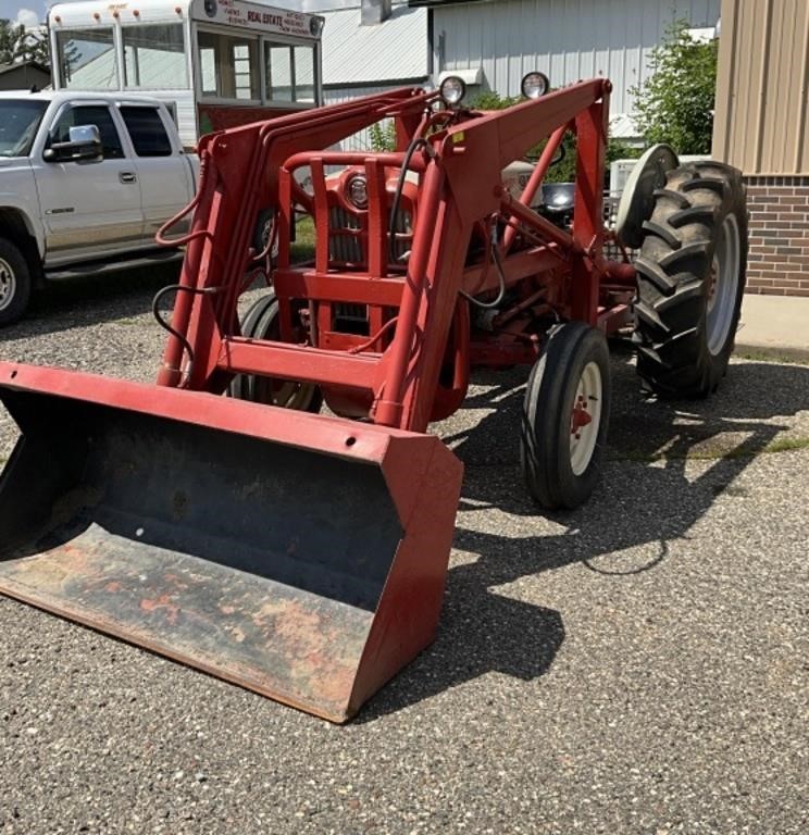 Ford 861 Powermaster Tractor w/ Hydrulic loader