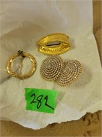 2 Brooches & 1 Pair of earrings